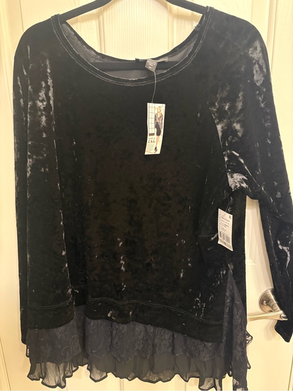 NWT - 1X- Karen Kane Black Velvet Lace-Trim Pullover